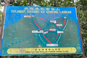 Trek Mendaki Gunung Lambak image