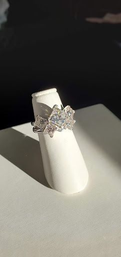 Jewelry Store «Robbins Brothers», reviews and photos, 2200 1st Ave, Seattle, WA 98121, USA