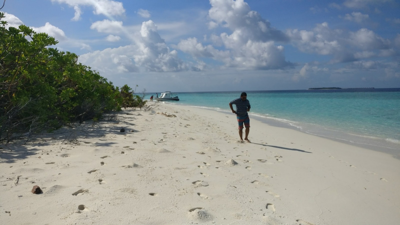 Foto von Dhevvamaagalaa Beach wilde gegend