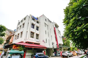 FabHotel Blue Moon Home Stay - Hotel in South Extension image
