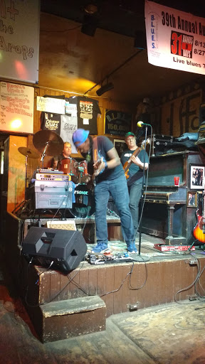Live Music Venue «B.L.U.E.S.», reviews and photos, 2519 N Halsted St, Chicago, IL 60657, USA