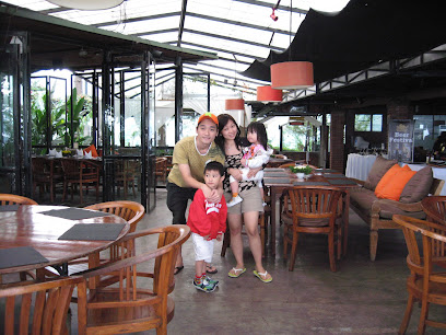 The Peak Resort Dining - Jl. Desa Karawangi No. 388A Komplek Giri Indah, Jl. Gegerkalong Tonggoh Raya, Karyawangi, Kec. Parongpong, Kabupaten Bandung Barat, Jawa Barat 40261, Indonesia