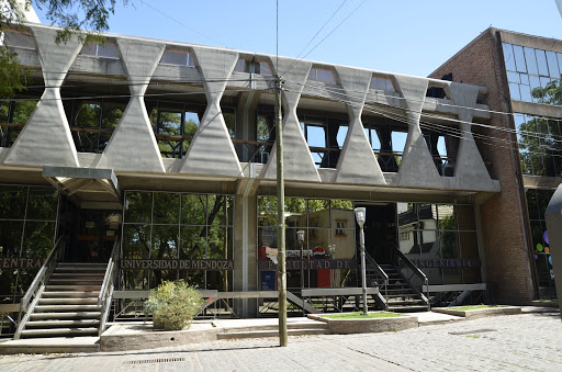 Escuelas diseño modas Mendoza