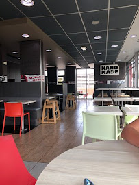 Atmosphère du Restaurant KFC Saint-Thibault à Saint-Thibault-des-Vignes - n°2