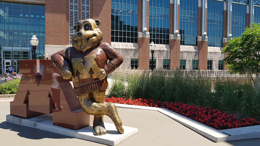 Statue of Goldy the Gopher