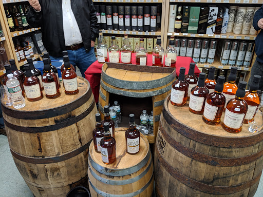 Wine Store «Norfolk Wine & Spirits», reviews and photos, 206 Dedham St, Norfolk, MA 02056, USA