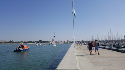 Dispersion de cendres en mer à La Rochelle