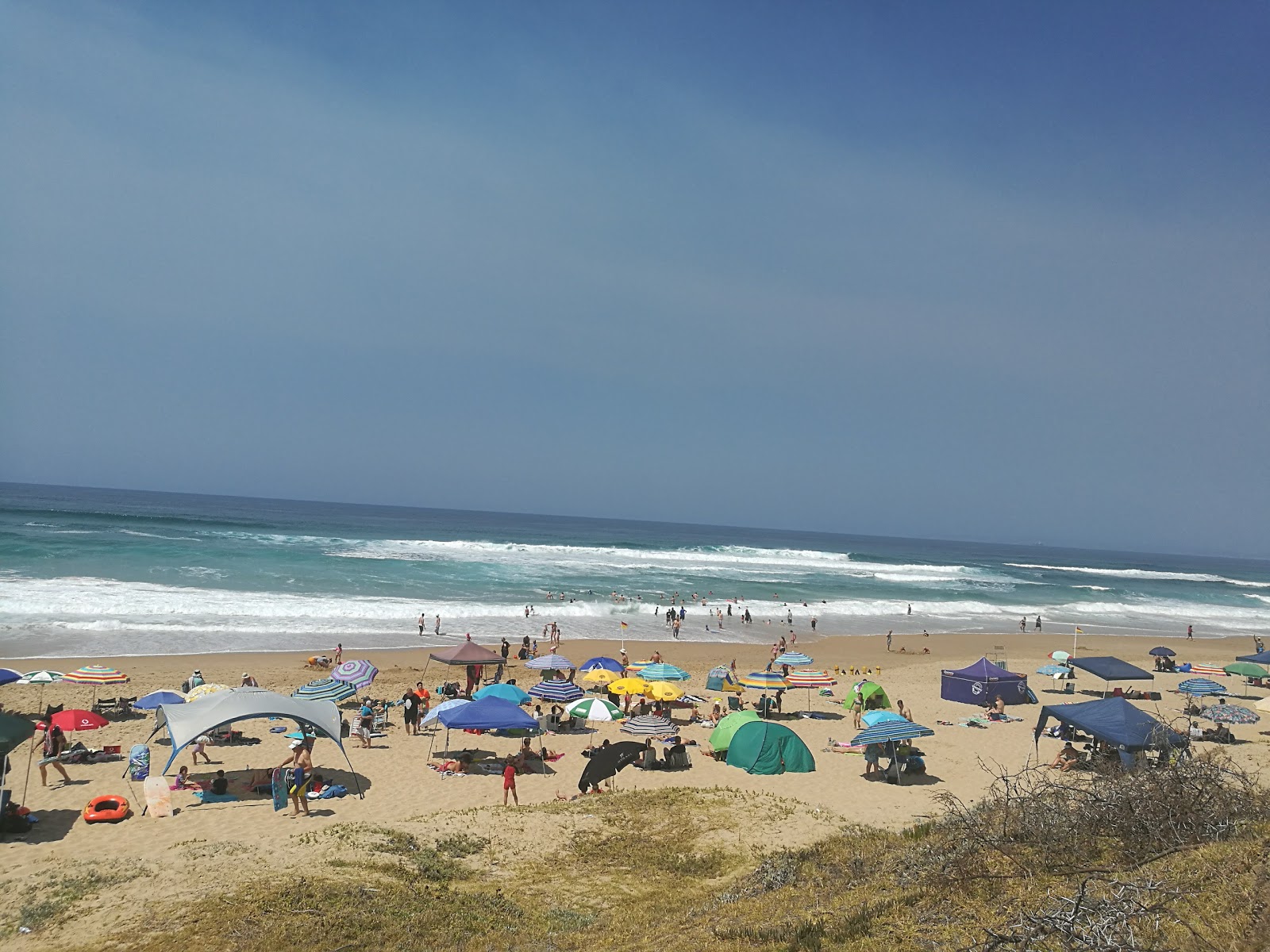 Foto von Glentana beach mit beiger sand Oberfläche
