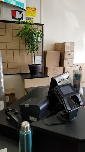 Shipping and Mailing Service «The UPS Store», reviews and photos, 5924 Pacific Blvd, Huntington Park, CA 90255, USA