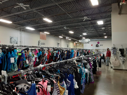 Discount Store «Discount Fashion Warehouse Gahanna», reviews and photos, 870 Science Blvd, Gahanna, OH 43230, USA