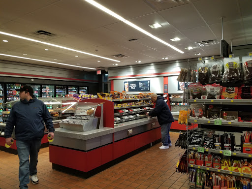 Gas Station «QuikTrip», reviews and photos, 1301 Westport Rd, Kansas City, MO 64111, USA