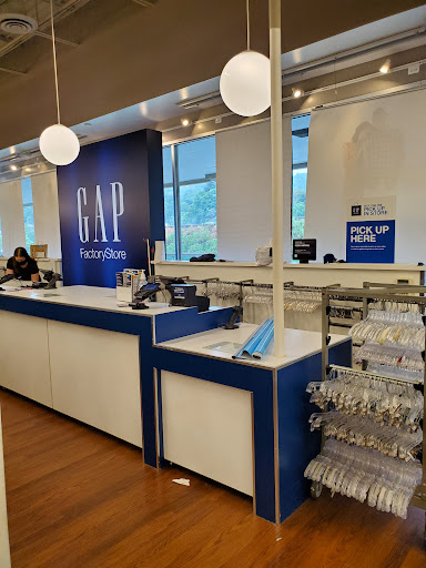 Clothing Store «Gap Outlet», reviews and photos, 1000 PA-611, Tannersville, PA 18372, USA