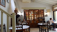 Atmosphère du Restaurant basque Restaurant Oillarburu à Saint-Jean-Pied-de-Port - n°16