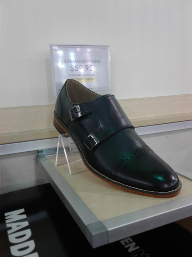 Shoe Store «DSW Designer Shoe Warehouse», reviews and photos, 4039 Richmond Rd, Warrensville Heights, OH 44122, USA