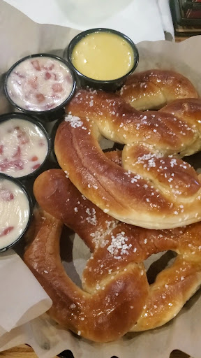 Sports Bar «The Landing Eatery & Pub», reviews and photos, 1189 W Kansas St, Liberty, MO 64068, USA