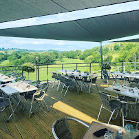 Atmosphère du Restaurant Les Terrasses du Golf - Ariège Pyrénées à La Bastide-de-Sérou - n°10