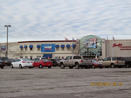 Shopping Mall «Ford City Mall», reviews and photos, 7601 S Cicero Ave, Chicago, IL 60652, USA
