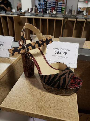 Shoe Store «DSW Designer Shoe Warehouse», reviews and photos, 60 NJ-17, Paramus, NJ 07652, USA