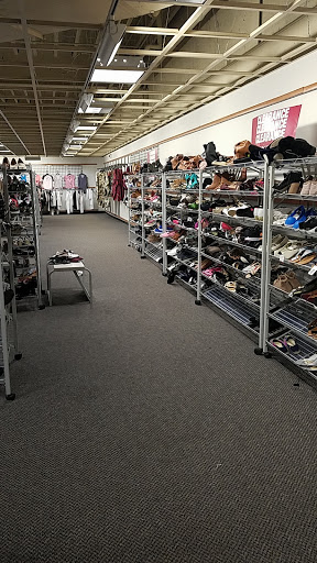 Clothing Store «Burlington Coat Factory», reviews and photos, 6875 Southland Dr, Middleburg Heights, OH 44130, USA