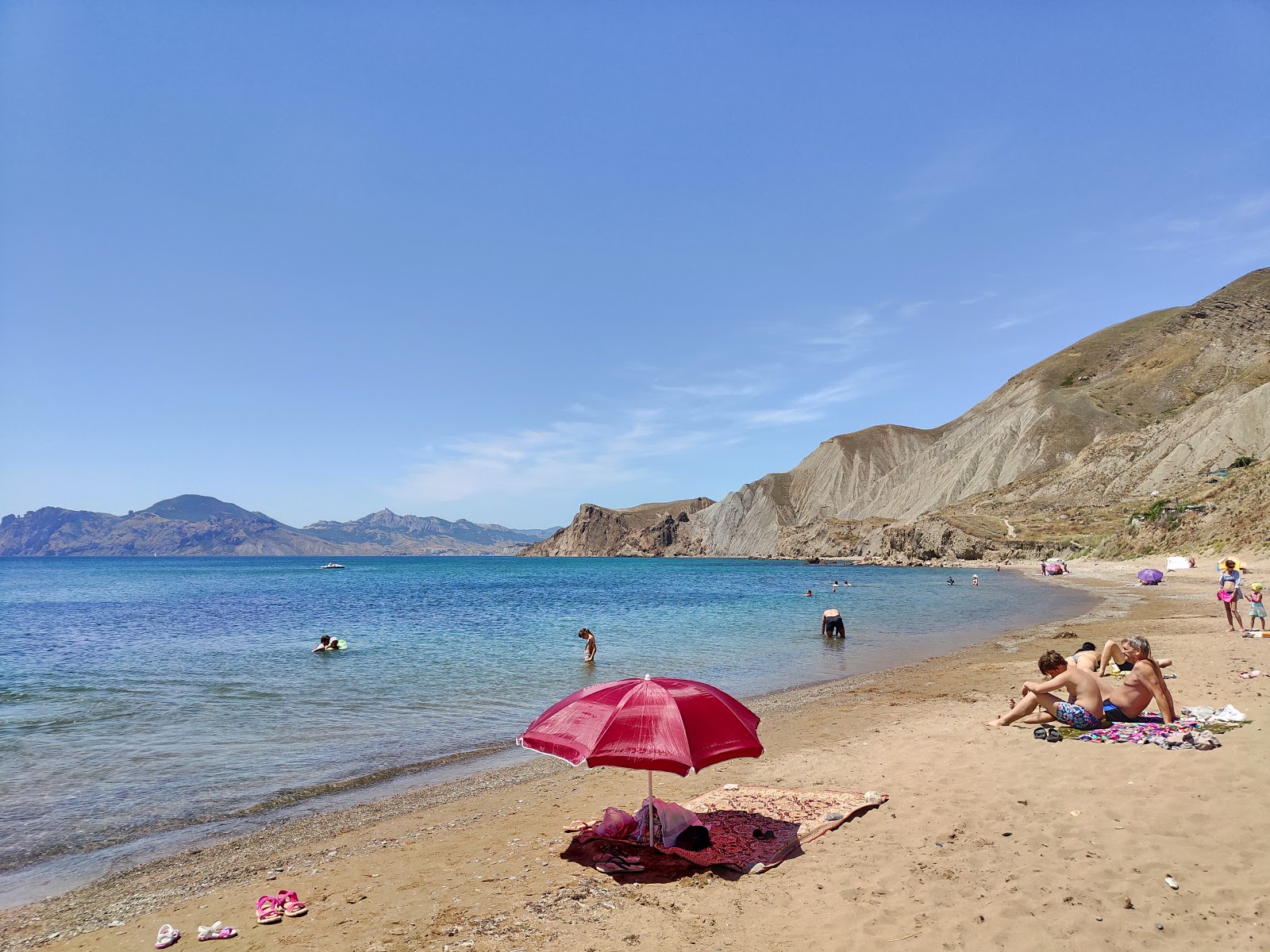 Photo de Nadejda Beach - endroit populaire parmi les connaisseurs de la détente