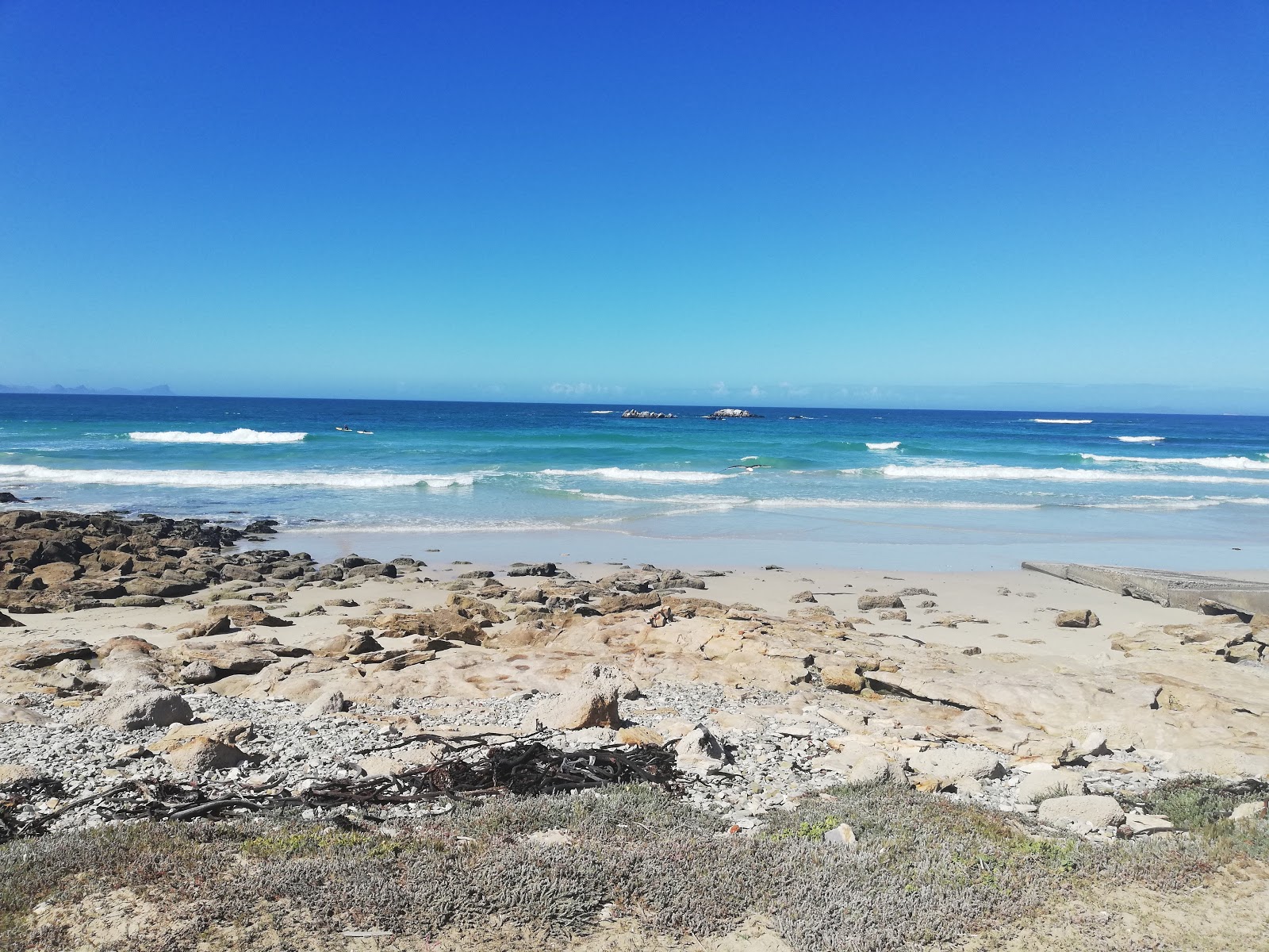 Foto di Mnandi beach con una superficie del acqua cristallina