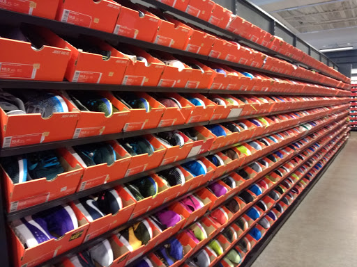 Clothing Store «Nike Clearance Store», reviews and photos, 5209 International Dr, Orlando, FL 32819, USA