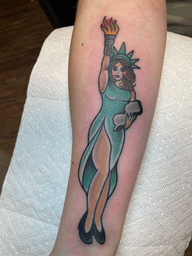 Tattoo Shop «Destiny Tattoo Studio», reviews and photos, 1822 NJ-35, South Amboy, NJ 08879, USA