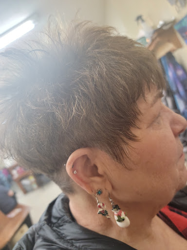 Beauty Salon «Top Notch Salon», reviews and photos, 92 Bluebird Ct, Lawrenceburg, KY 40342, USA