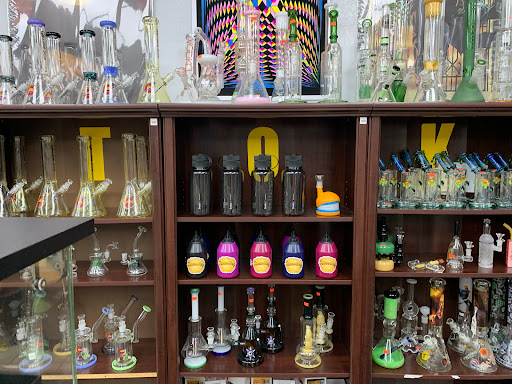 Tobacco Shop «Smoke Tokz Head Shop KC», reviews and photos, 1263 W 103rd St, Kansas City, MO 64114, USA