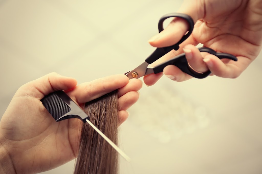J & J's Shear Madness Hair & Tanning Salon 62258