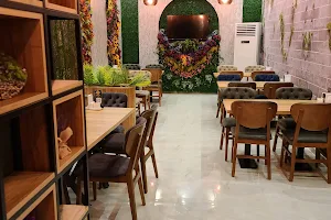 Rozana Cafe&Restaurant مطعم روزانا كايا شهير image