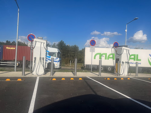 Borne de recharge de véhicules électriques Shell Recharge Charging Station Magneux-Haute-Rive