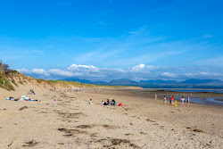 Photo de Plage de Newborough entouré de montagnes