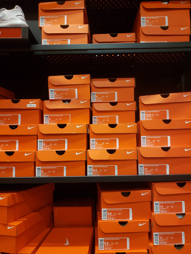 Shoe Store «Shoe Carnival», reviews and photos, 4835 W 77th St, Burbank, IL 60459, USA