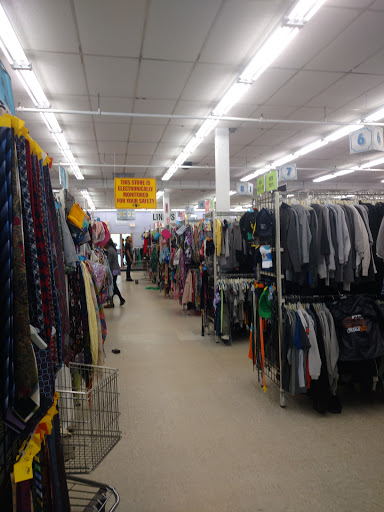 Thrift Store «Village Discount Outlet», reviews and photos, 2930 State Rd, Cuyahoga Falls, OH 44223, USA