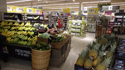 Grocery Store «Stop & Shop», reviews and photos, 31-06 Farrington St, Flushing, NY 11354, USA