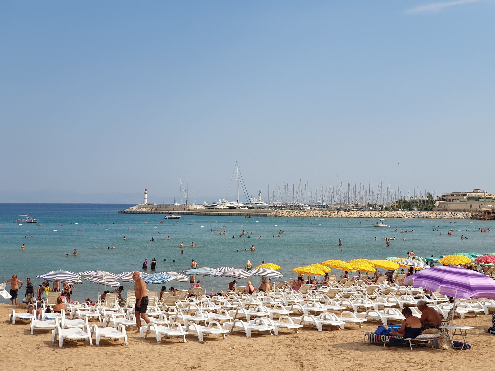 Photo de Didim resort beach protégé par des falaises