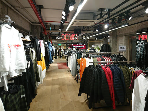 Fashion stores Athens
