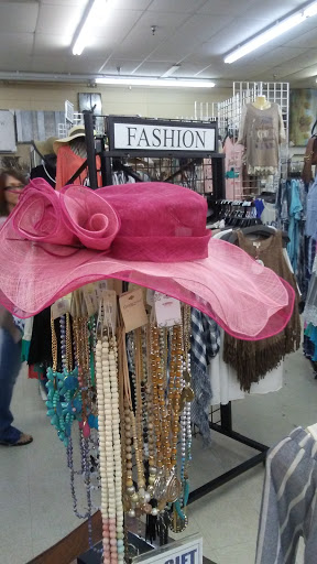 Home Goods Store «Trees n Trends - Bowling Green, KY», reviews and photos, 1555 Campbell Ln, Bowling Green, KY 42104, USA