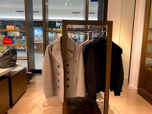 Clothing Store «Burberry Outlet», reviews and photos, 5220 Fashion Outlets Way, Rosemont, IL 60018, USA