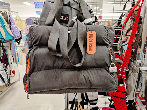 Shoe Store «DSW Designer Shoe Warehouse», reviews and photos, 2485 Richmond Ave, Staten Island, NY 10314, USA