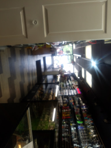 ALTITUDE SMOKE SHOP, 461 W Virginia St, Crystal Lake, IL 60014, USA, 