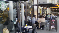 Atmosphère du Restaurant servant le petit-déjeuner Starbucks à Paris - n°13