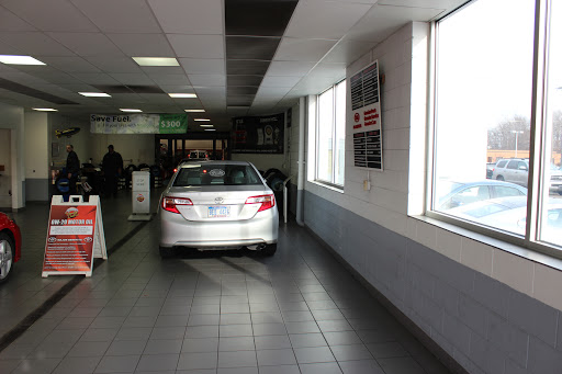 Car Dealer «LaFontaine Toyota», reviews and photos, 2027 S Telegraph Rd, Dearborn, MI 48124, USA