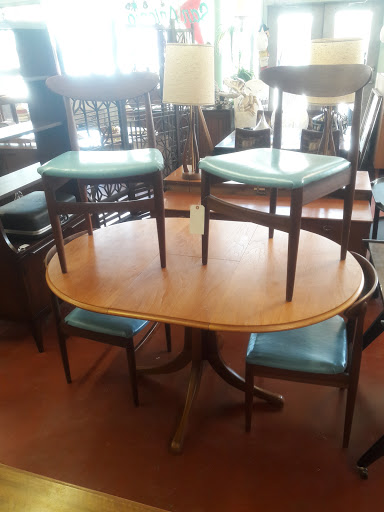 Furniture Store «San Antonio Furniture Finders», reviews and photos, 617 Fredericksburg Rd, San Antonio, TX 78201, USA