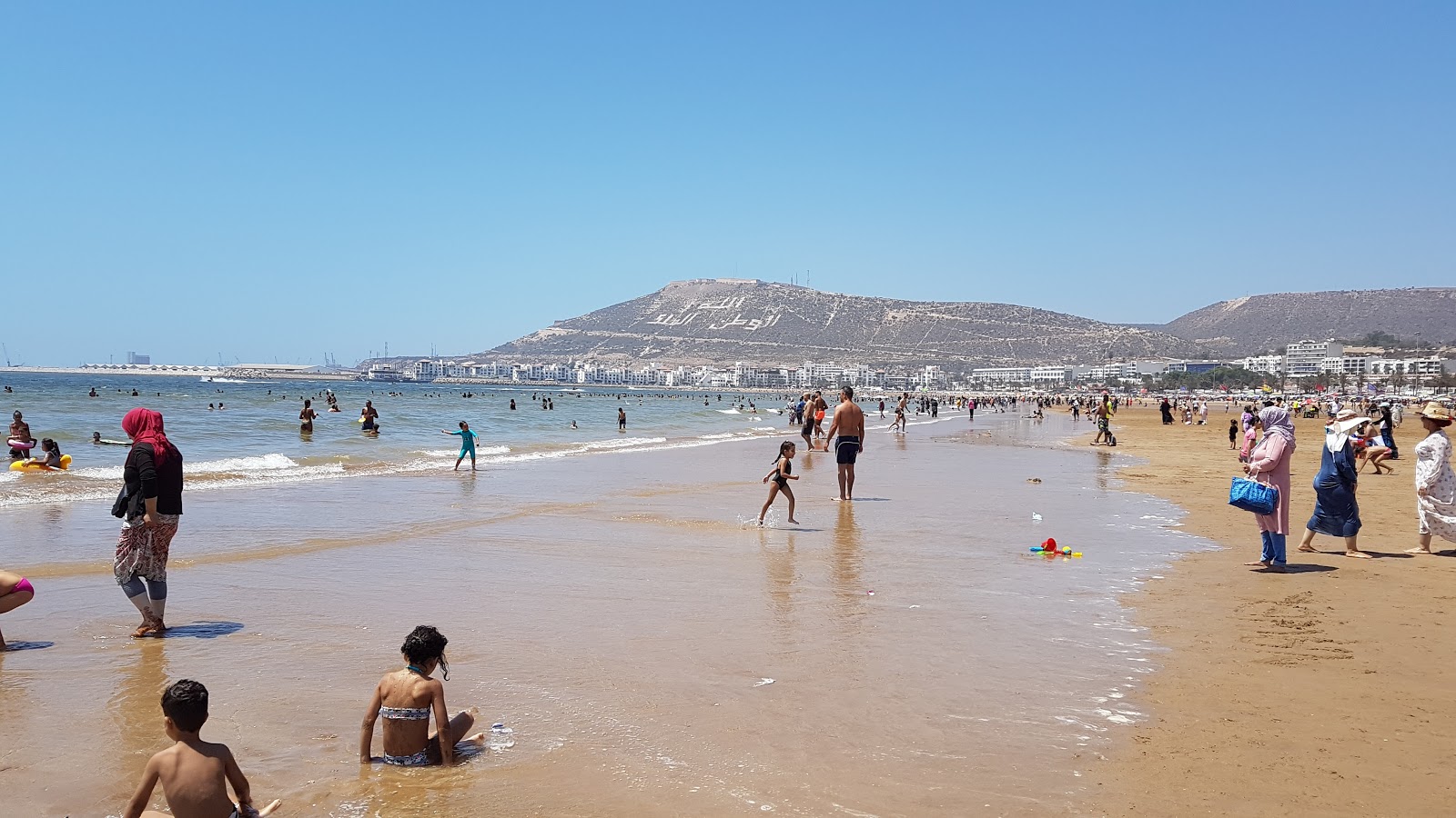 Fotografie cu Plaja din Agadir cu nivelul de curățenie înalt