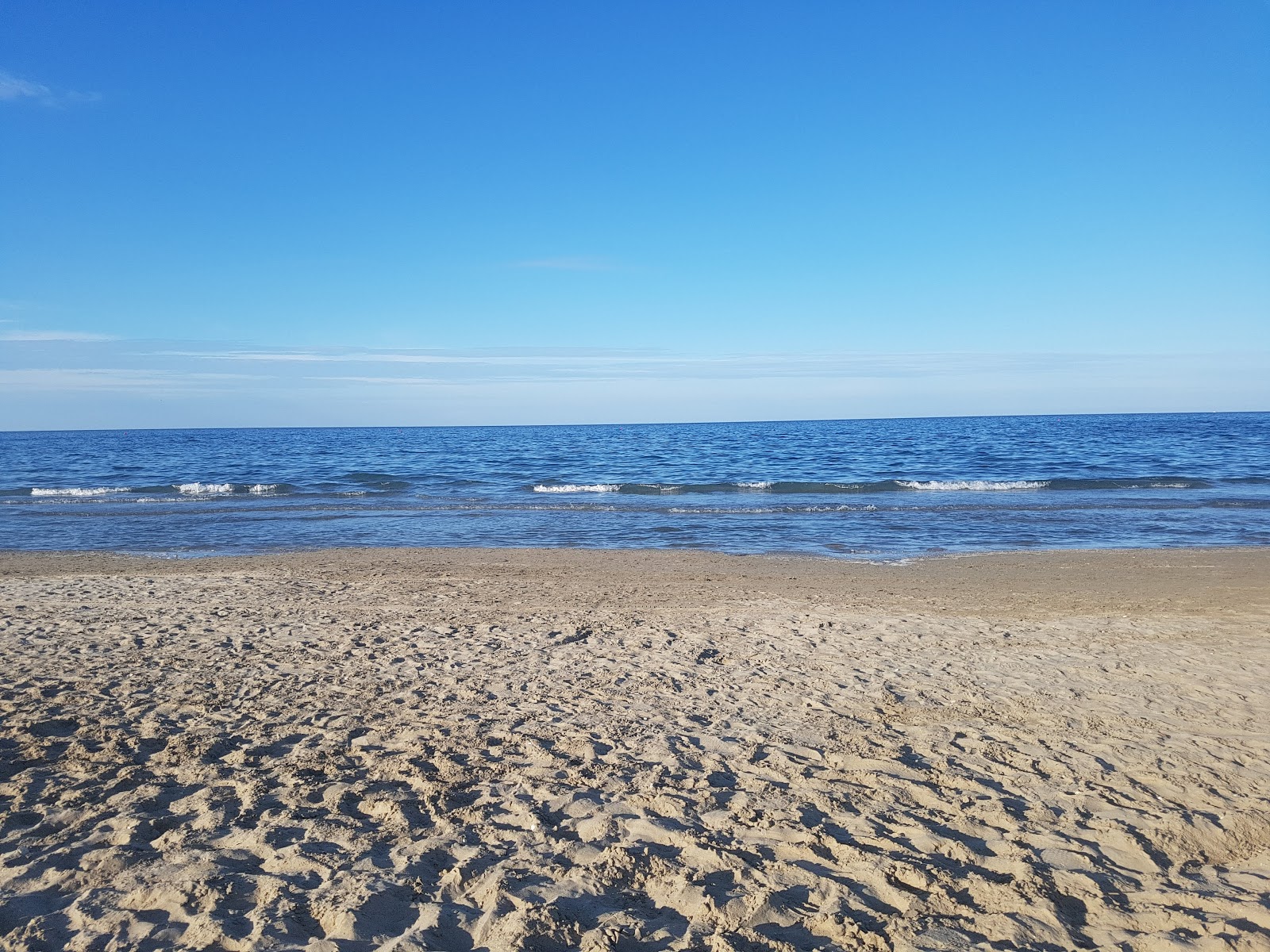 Photo de Pinarella beach avec l'eau cristalline de surface