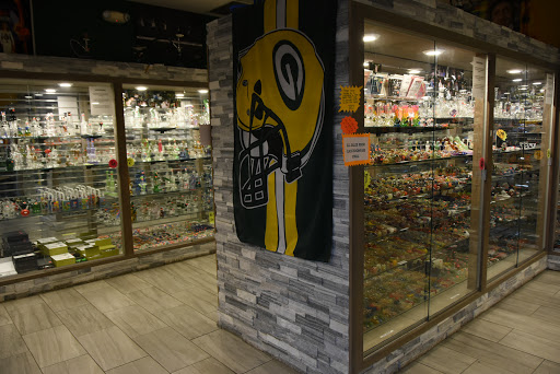 Tobacco Shop «Tundra Smoke Shop», reviews and photos, 2719 S Oneida St, Green Bay, WI 54304, USA