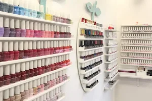 neuilly city nails image