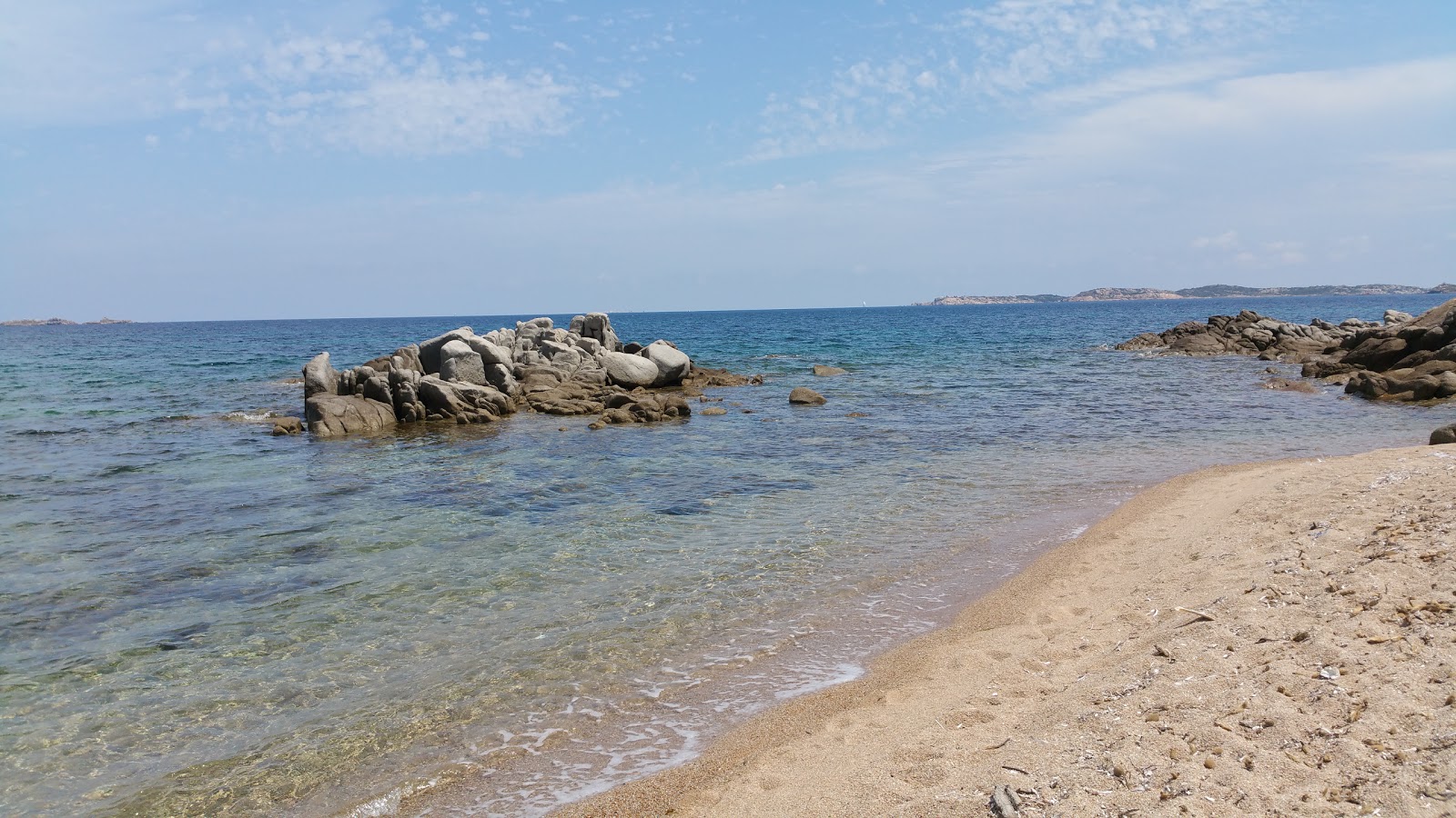 Photo de Plage de Cala longa situé dans une zone naturelle